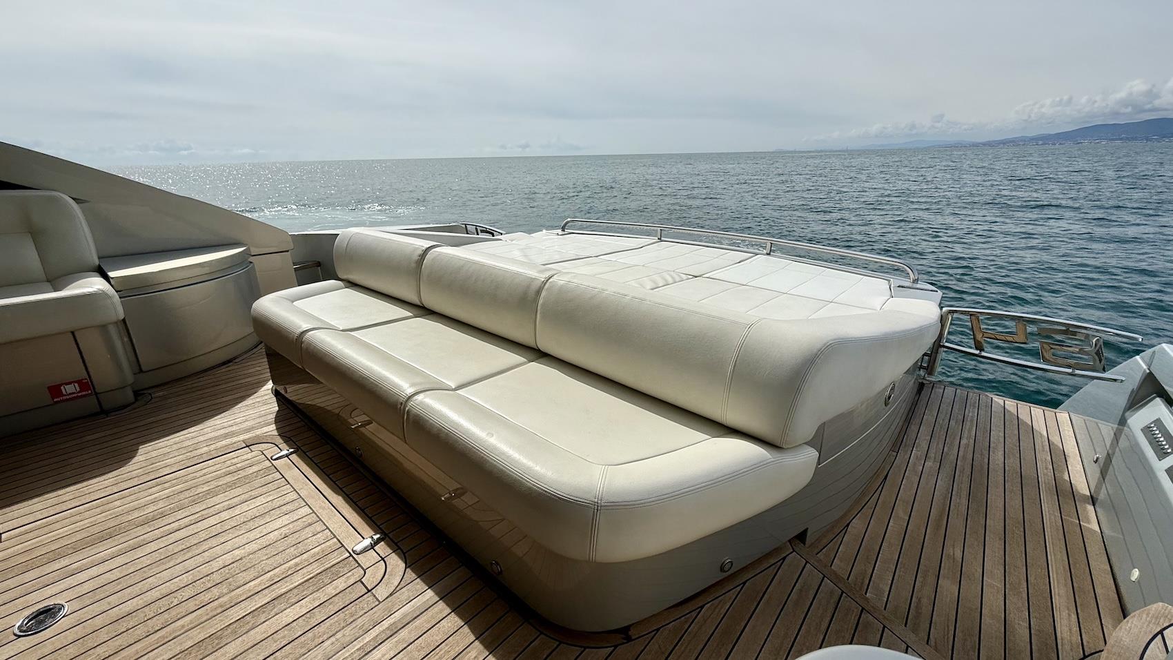 2011 PERSHING 64' 